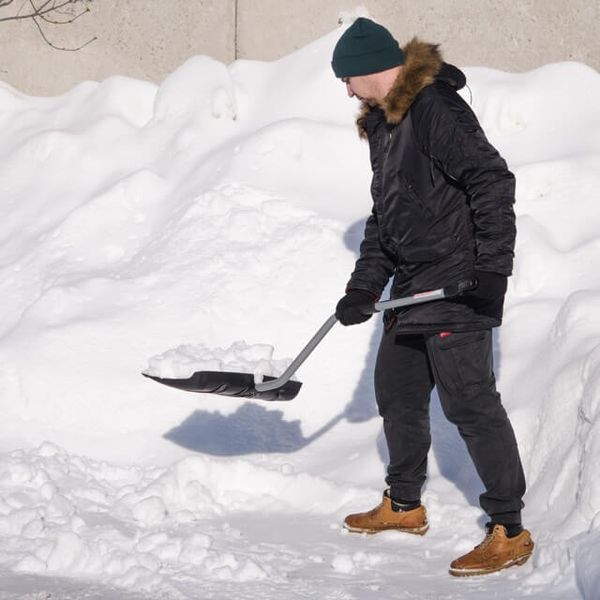 Лопата для прибирання снігу 460 * 340мм з Z-подібною рукояткою 1080 мм INTERTOOL FT-2023 FT-2023 фото
