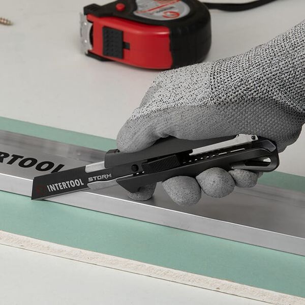 Нож сегментный 18 мм, алюминиевая рукоятка, меиллическая направляющая, STORM INTERTOOL HT-0534 HT-0534 фото
